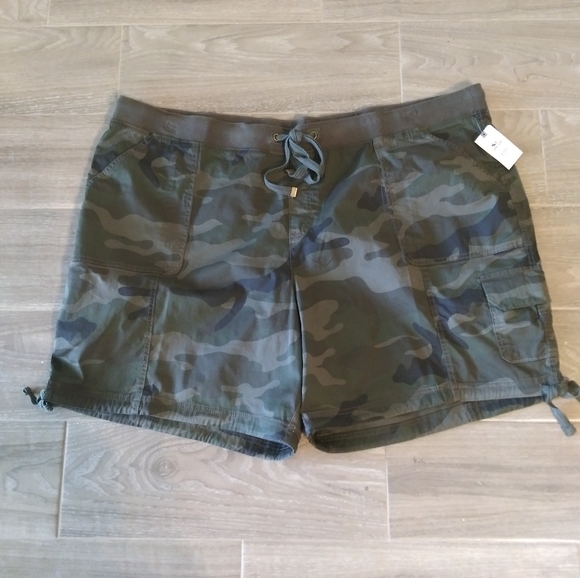 TERRA & SKY CAMO CARGO SHORTS SZ 4X - Picture 2 of 6